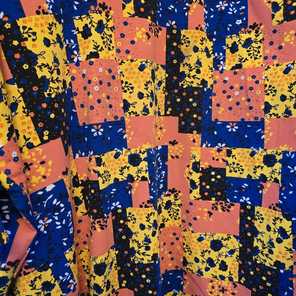 LuLaRoe Women's 3XL Top NWT Abstract Floral Geometric Print High-Low Hem - Picture 2 of 6